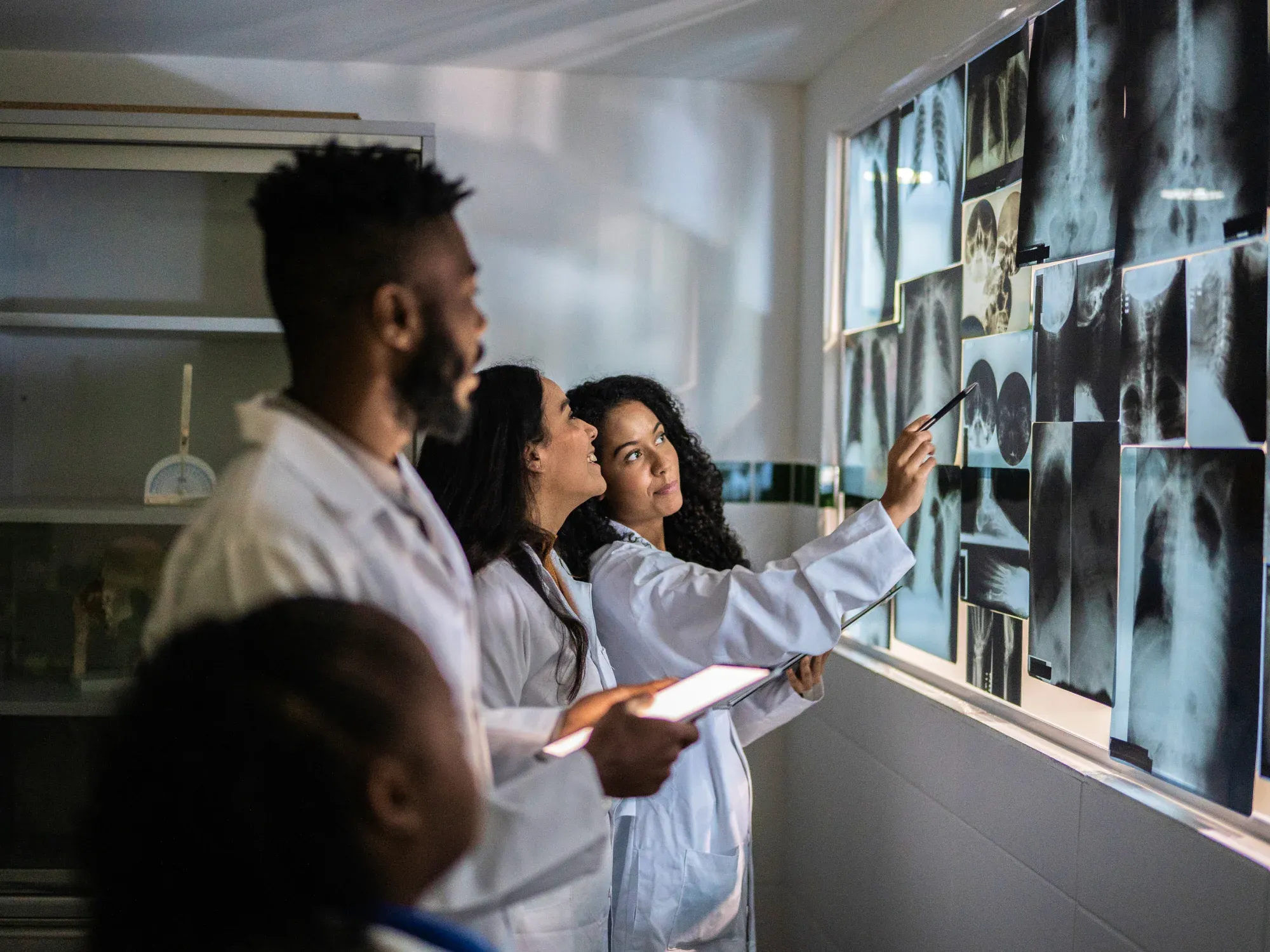 Medical image analysis: methods, use cases & AI technologies