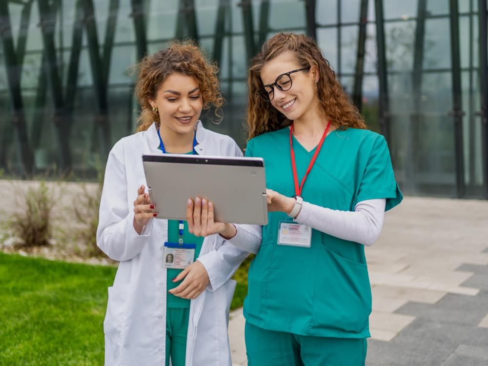 AI chatbots in healthcare: a guide
for medical professionals & businesses