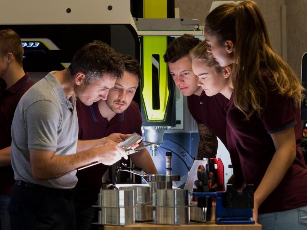 Digital twin in manufacturing: use cases,
real-world examples & adoption guidelines